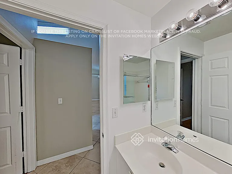 4705 NW 76th St — Photo 15