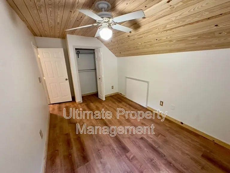 129 Darby St — Photo 12