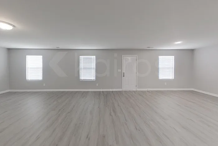 4 bed, 2.5 bath, 2405 sqft, $2,295 — Photo 4