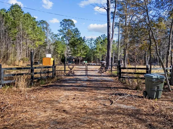 705 Catclaw Rd., Andrews, SC 29510
