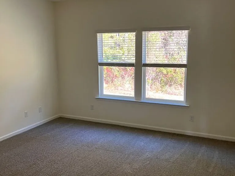 429 Beecher Dr — Photo 2