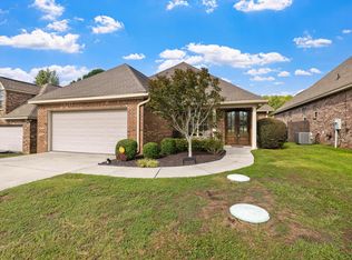 66 Village Dr, Hattiesburg, MS 39402