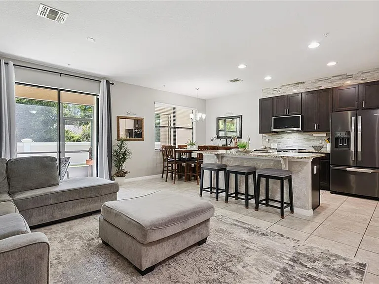 2438 Seven Oaks Dr — Photo 9