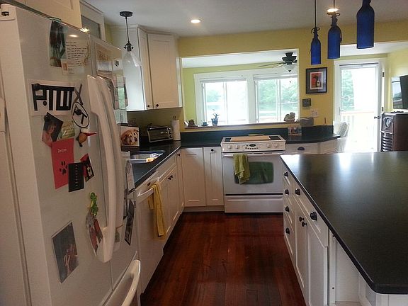 2nd image of 233 Lake Dr