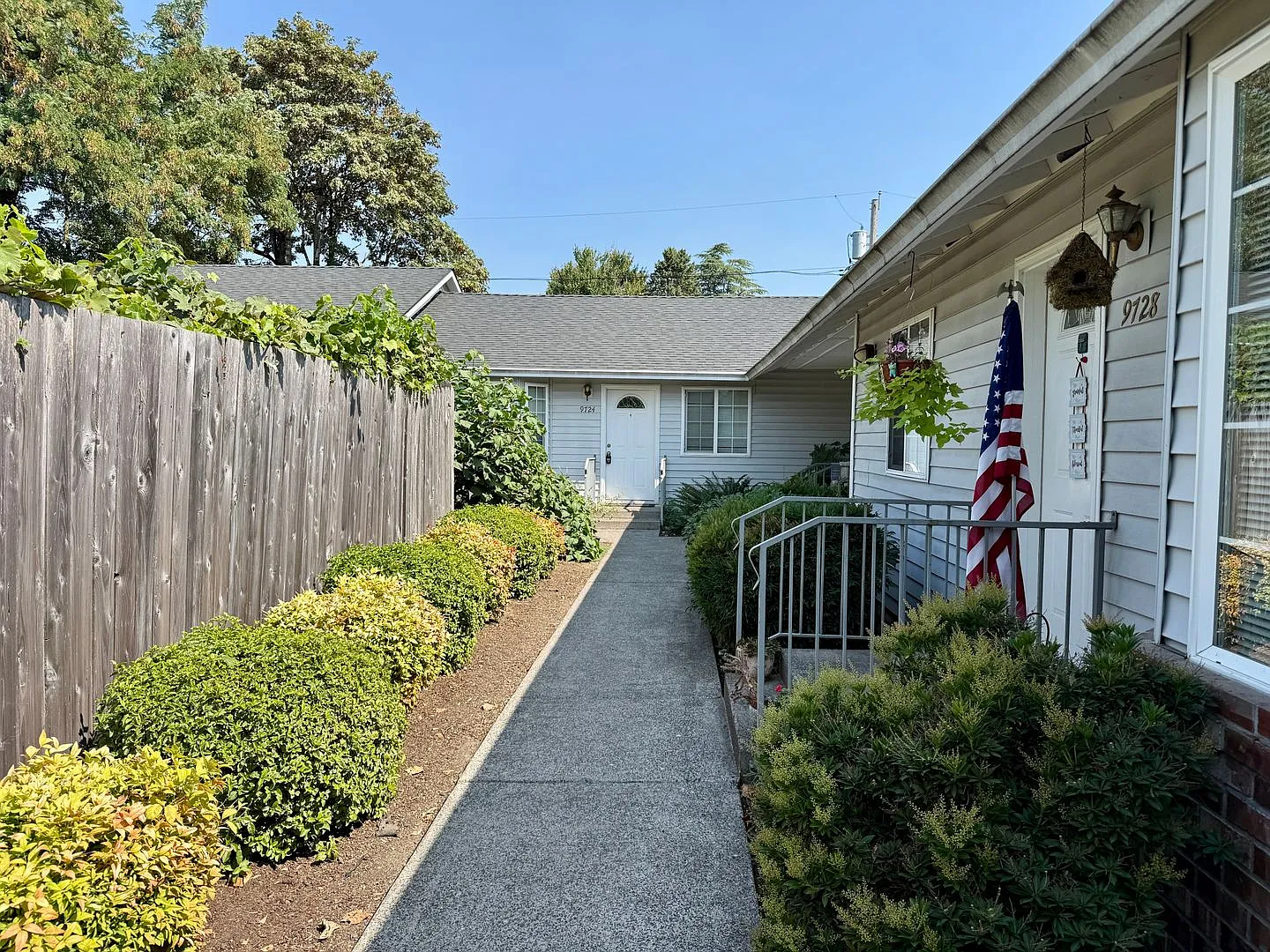 Custom Built Plex-2 Bedroom w/private back yard — Photo 2