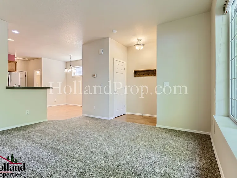1094 SE Alika Ave — Photo 8