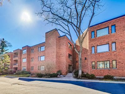 105 E Laurel Ave APT 302, Lake Forest, IL, 60045