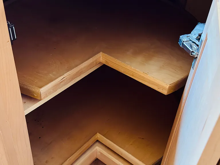 Kitchen cabinet