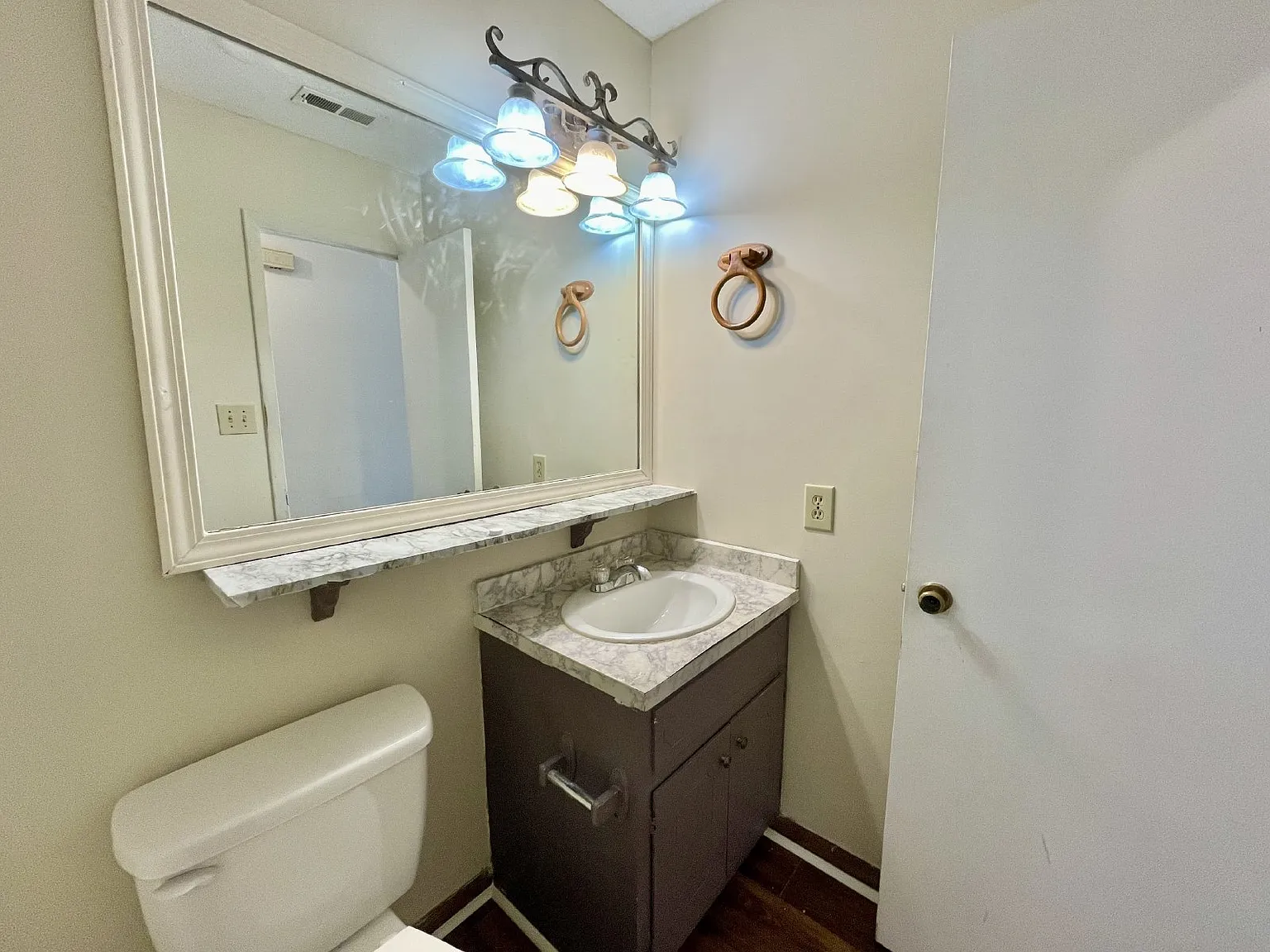 2 bed, 2.0 bath, 846 sqft, $925 — Photo 3