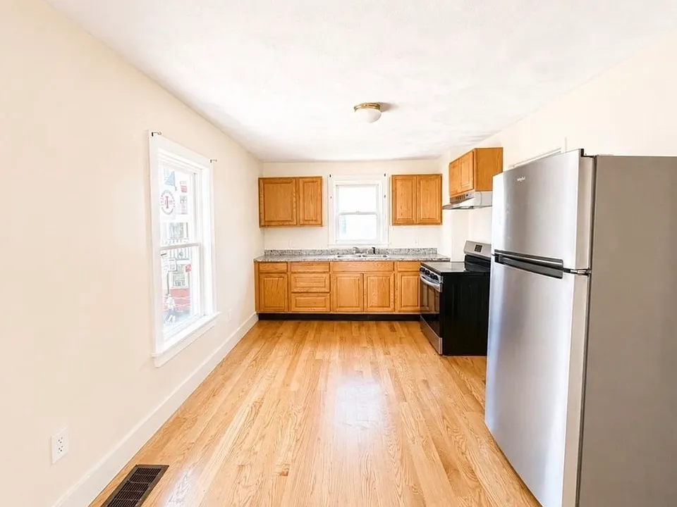 10 Valley Ave #2L