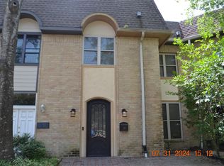 24 Bayou Pointe Dr, Houston, TX 77063