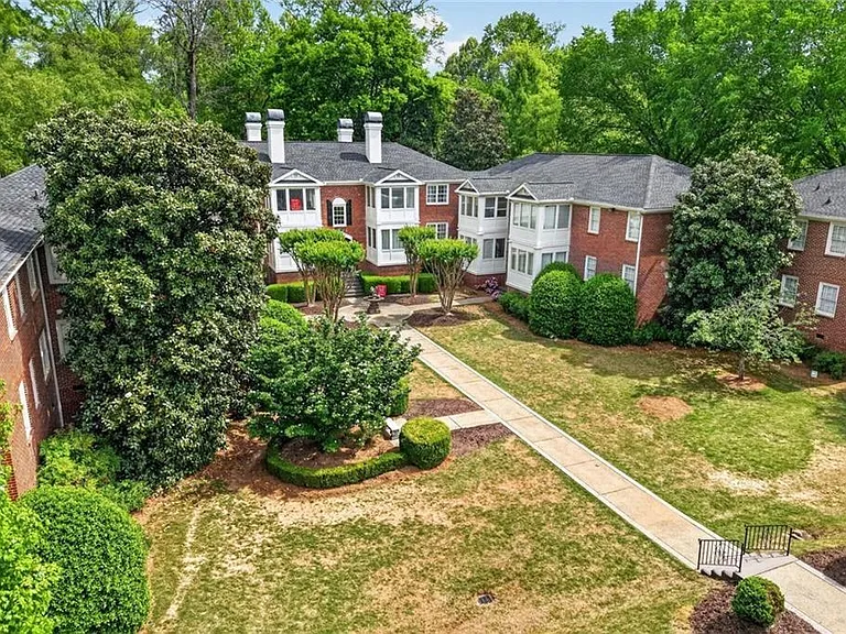 115 Peachtree Memorial Dr NW #C4 — Photo 26