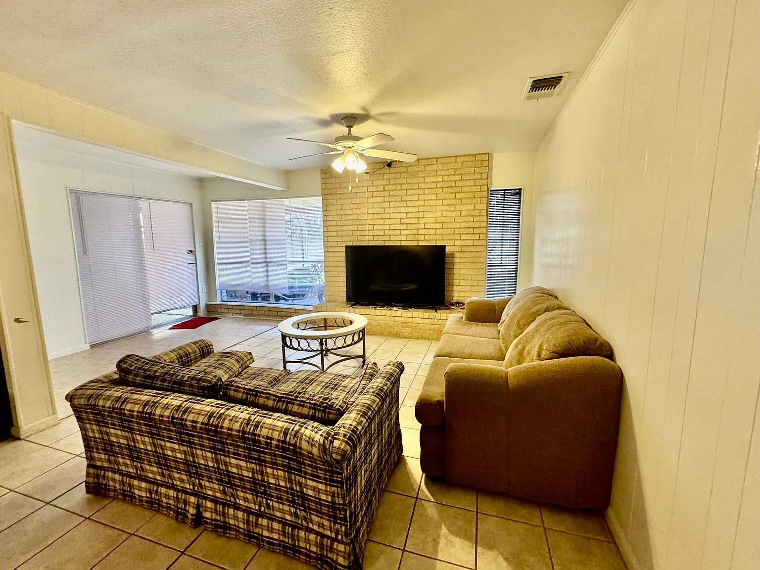 4 bed, 1916 sqft, $550 — Photo 4