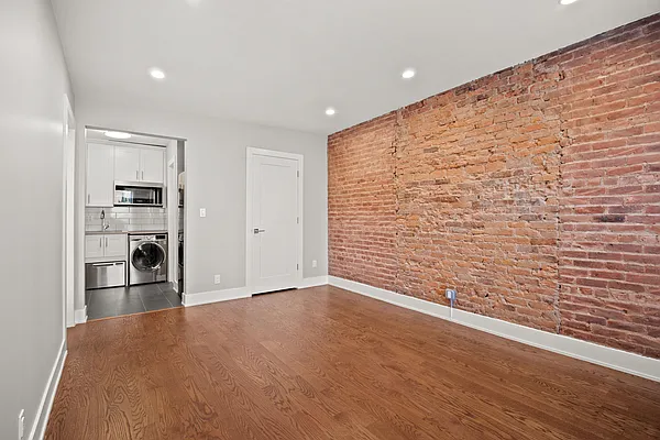 Rented by Cooper & Cooper Real Estate | media 10