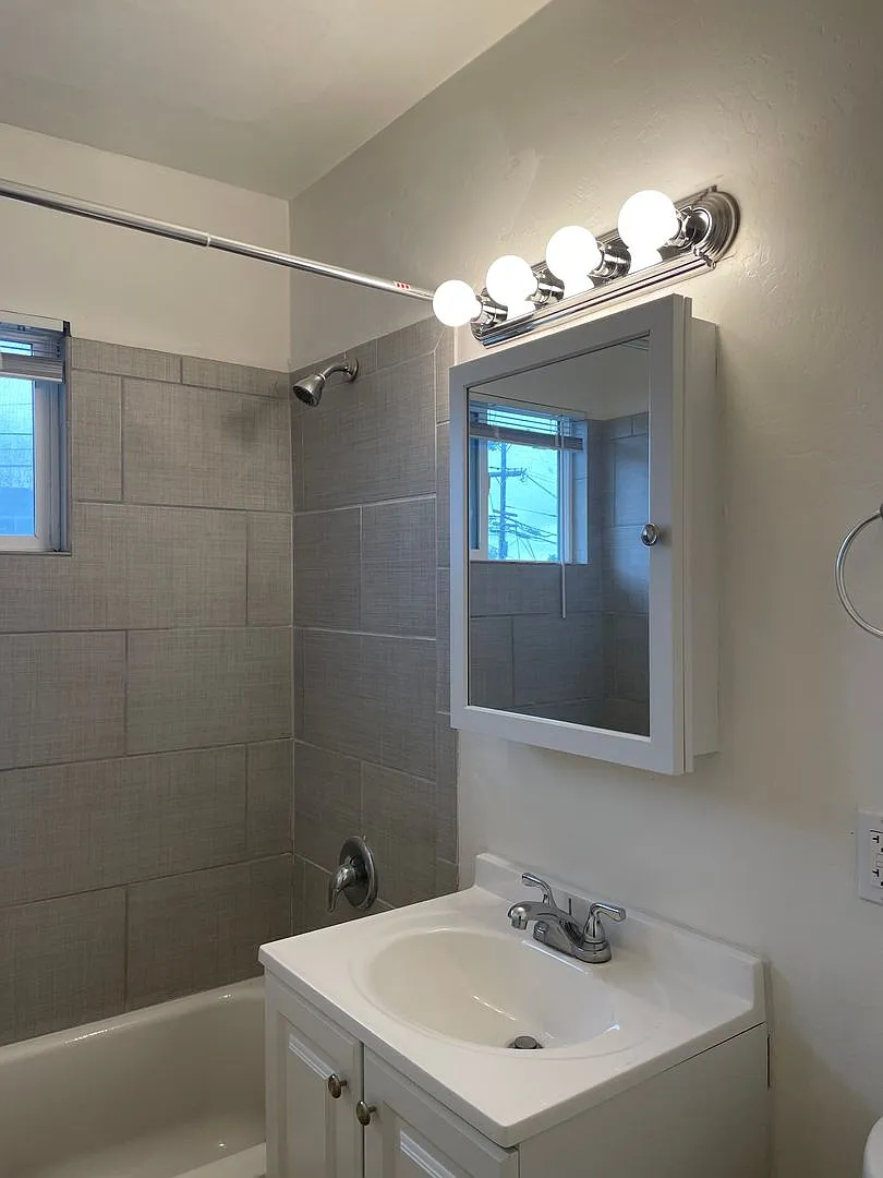 51st St. Apts — Photo 2