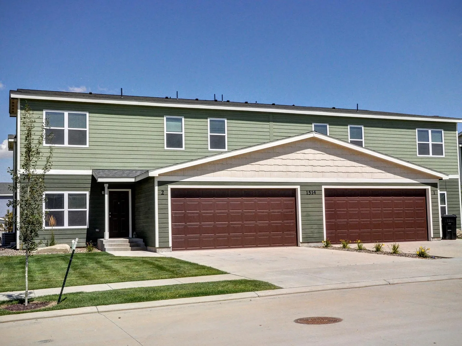 Emerald Ridge Apartments & Townhomes — Photo 2