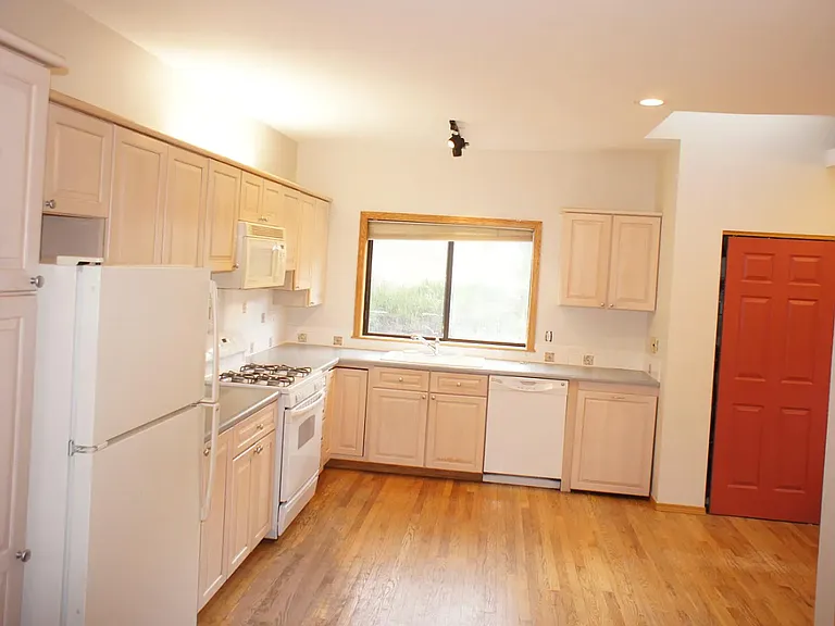 605 W Rollinsville St — Photo 3