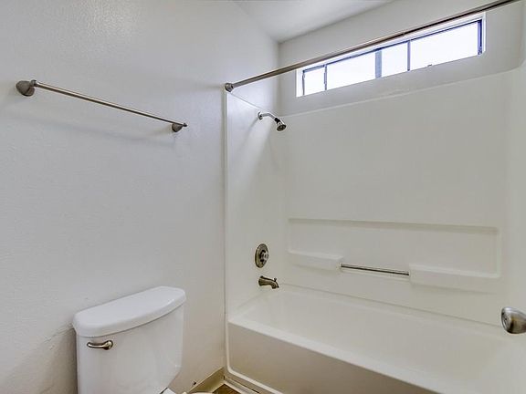 5th image of 475 S Meadowbrook Dr Unit 8