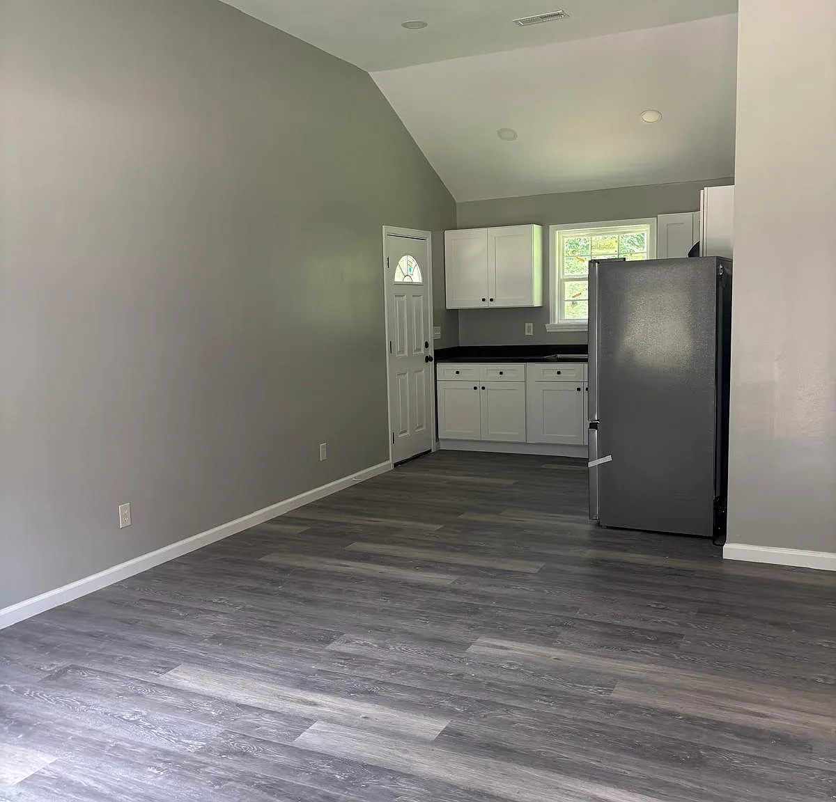 2 bed, $1,100 — Photo 2