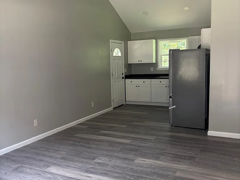 1511 Valley Dr #2 — Photo 3