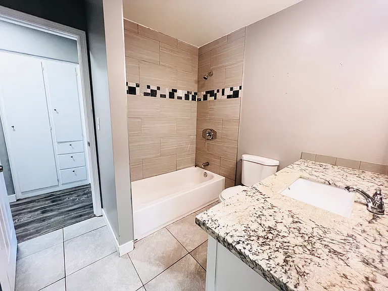 1202 S Cloverdale St — Photo 12
