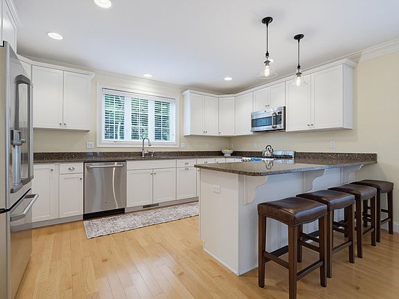 4th image of 33 Chisholm Farm Drive