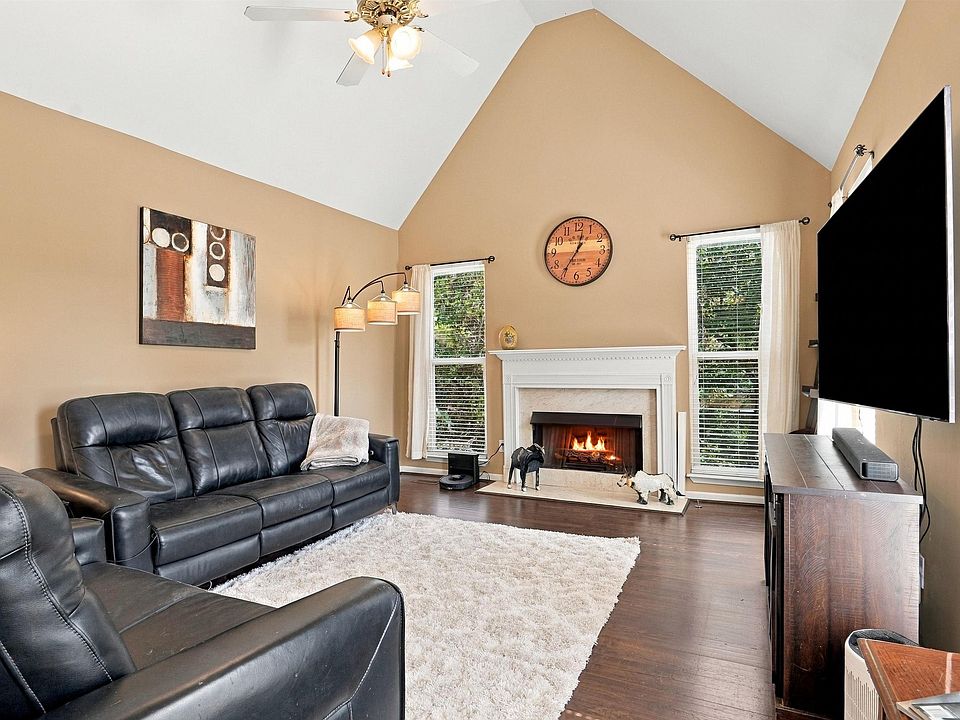1st image of 2943 Glen Gate Dr
