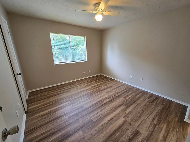2615 Pecan Knoll St #B — Photo 13