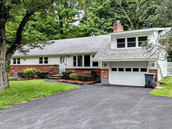 1 Woodcrest Drive, Glenville, NY 12302
