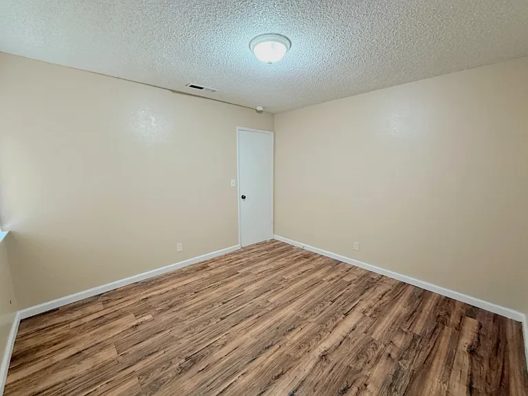 1760 Conestoga Dr #B — Photo 8