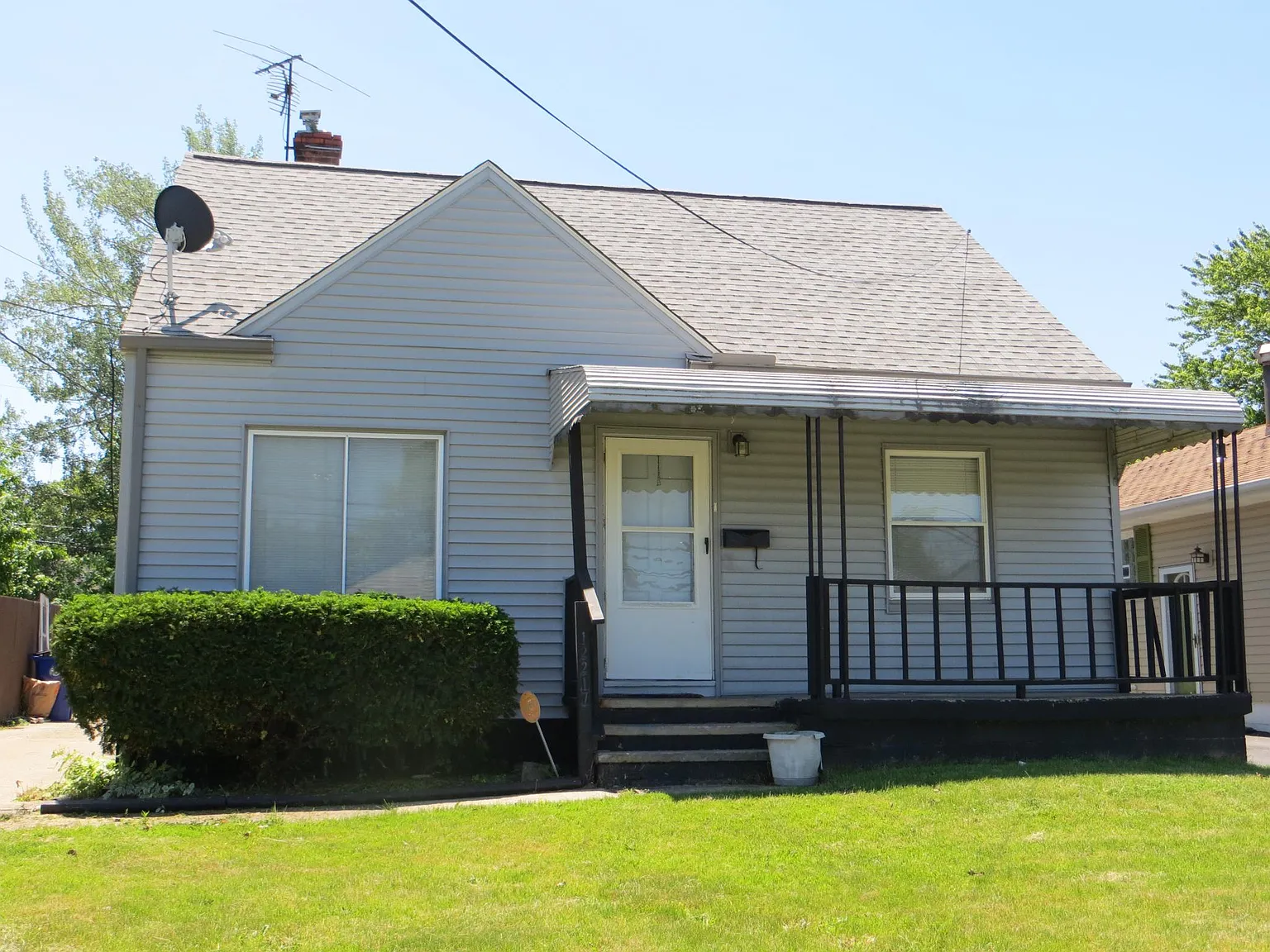 12217 Emery Ave photo 1