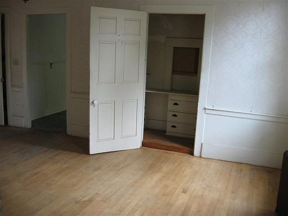 Dining Room w/Pass thru