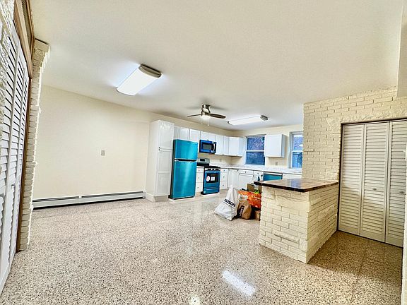 Eat-in kitchen/dining area