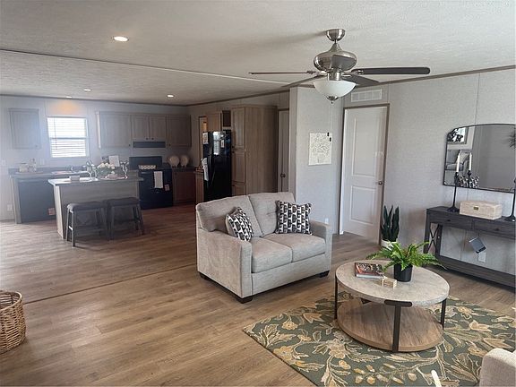 2nd image of 103 Twin Oaks Ct