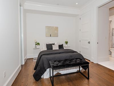 418 7th St SE APT 302, Washington, DC, 20003