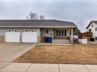 2055 Prairie Oak Dr, Dickinson, ND 58601
