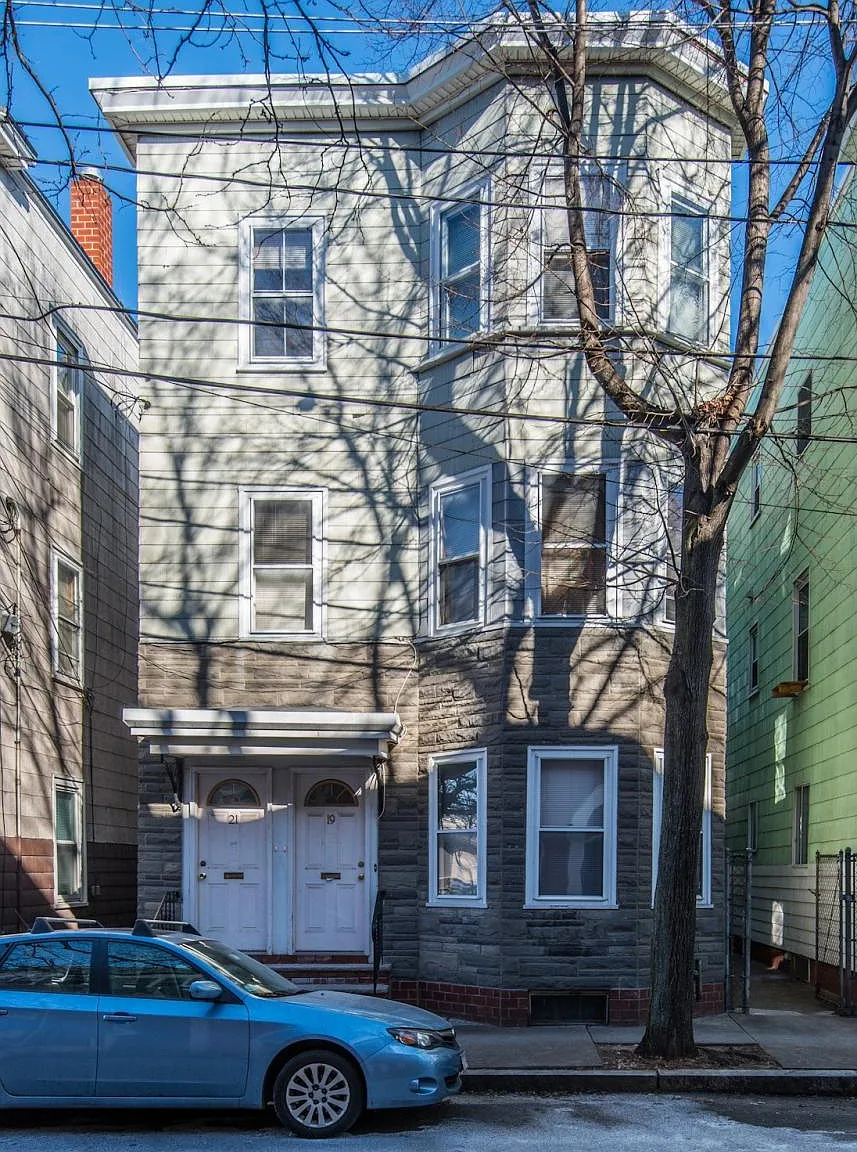 2 bed, 900 sqft, $2,700 — Photo 1