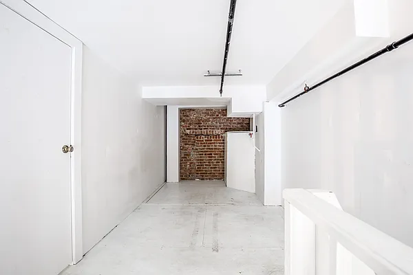 Rented by Nooklyn NYC LLC | media 32