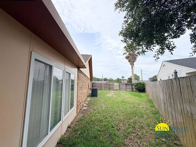 225 Lakeside Ln — Photo 27