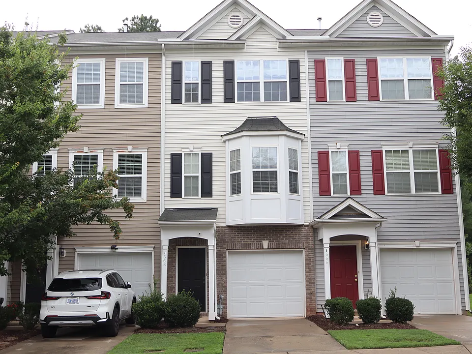 1668 Holly Grove Way