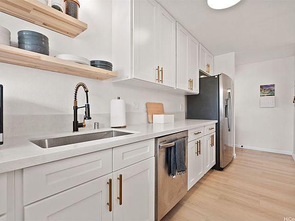 4th image of 447A Manono St