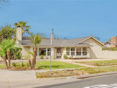 11305 Loch Lomond Rd, Los Alamitos, CA, 90720