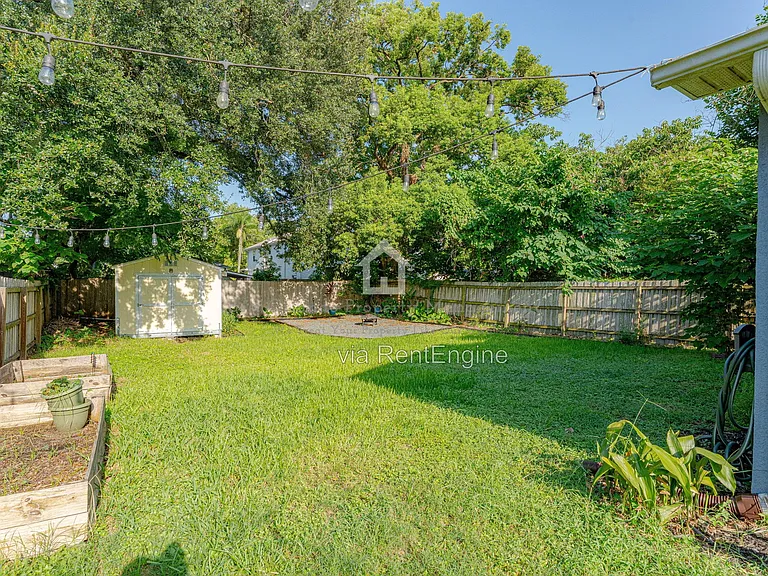 2403 Mayer St — Photo 6
