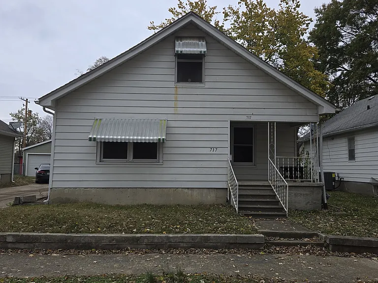 717 E 10th St — Photo 10