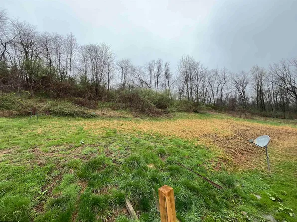 240 3rd St, Belington, WV 26250