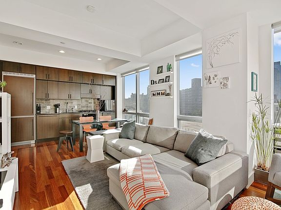 3rd image of 150 Myrtle Ave APT 806