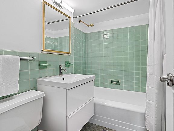 3rd image of 35 Park Ave APT 18F
