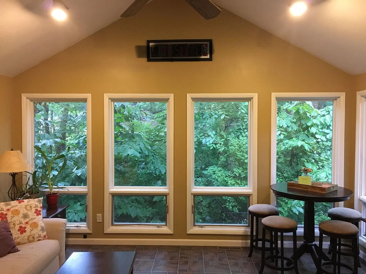 1465 Hemlock Dr — Photo 2