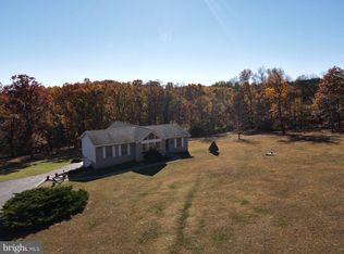 114 Greenbriar Ln, Berkeley Springs, WV 25411