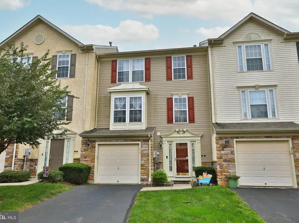 216 Creekside Dr, Pottstown, PA 19464